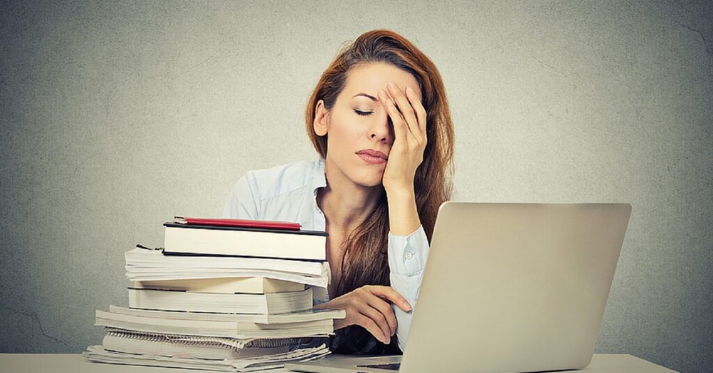 Reasons to switch from a desk job to a beauty career.