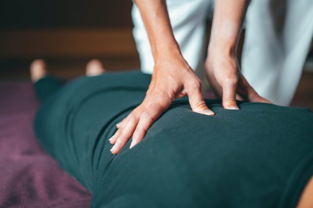 avenue five student giving a back massage